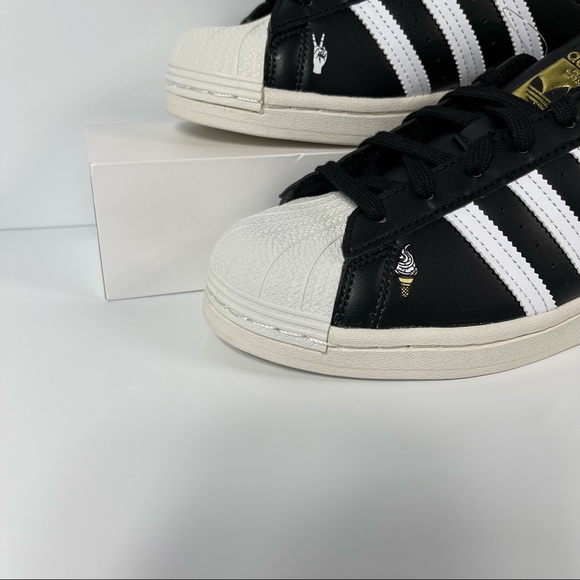ADIDAS SUPERSTAR BIG KID EMPOWERING GRAPHICS BLACK WOMENS SHOES SIZE 6.5 WHITE N - Picture 5 of 10